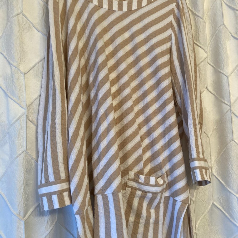 Cute striped tunic top with pocket - Size XL